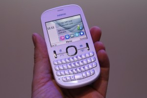 Nokia Asha 200 – un Qwerty ieftin, bun si dual SIM item-thumbnail