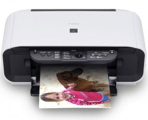 Canon lansează un nou software pentru imprimarea fotografiilor cu echipamentele din gama PIXMA şi o nouă aplicaţie Facebook item-thumbnail