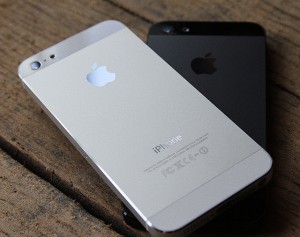 Apple anunta programul de schimbare a bateriei pentru iphone 5 item-thumbnail