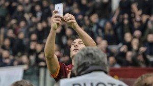 Cel mai popular selfie din fotbal realizat cu un iPhone 6 item-thumbnail