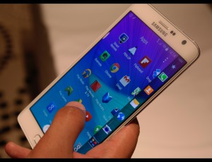 Samsung Galaxy Note Edge vine si intr-o editie de cristal item-thumbnail