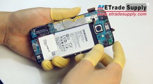 Ce ascunde sub carcasa si cat de greu se schimba bateria la noul Samsung Galaxy S6? item-thumbnail