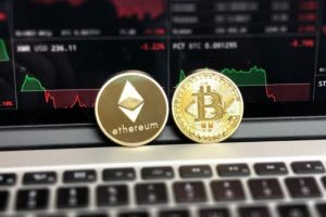 Ce ar trebui sa stii inainte de a investi in criptomonede? item-thumbnail