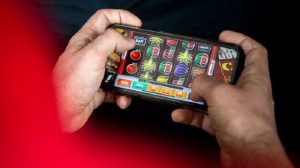 Motivele pentru care cazinourile online sunt preferate de către pasionați în 2021 item-thumbnail